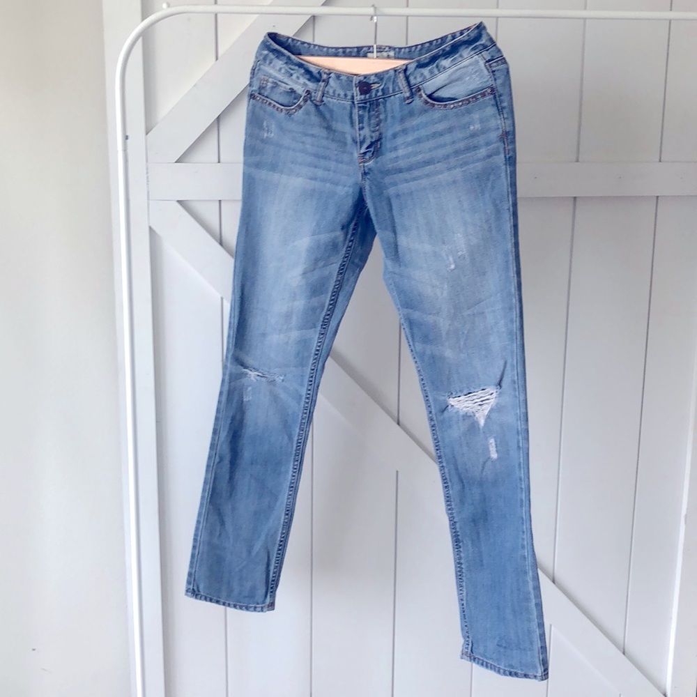 Light blue distressed jeans